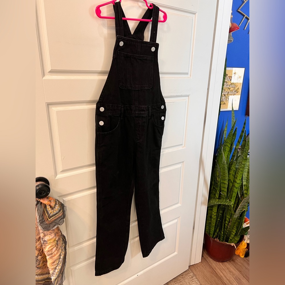 Old navy girls 8 black Overralls never worn, great condition! Super cute